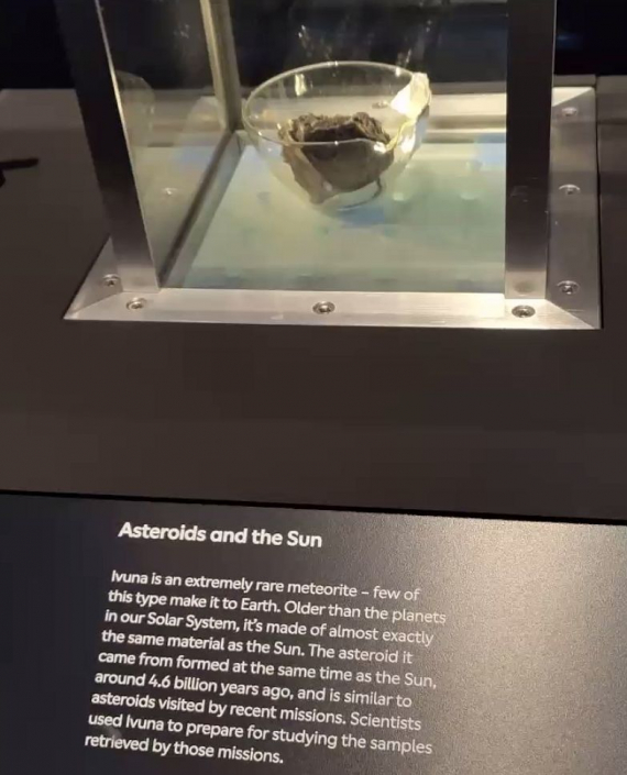 Asteroids and the Sun (Foto Chris Thomas)